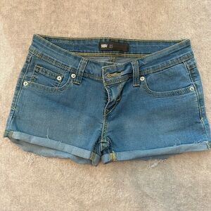 Levi’s denim shorts size 25